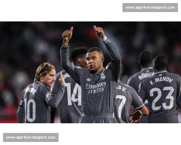 姆巴佩父亲现身亚特兰大看台，巴黎 4-0 屠杀迈阿密引转会遐想