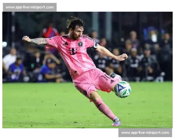 恩里克警示迈阿密战不可松懈:梅西仍是足坛标杆 恩里克警示迈阿密战不可松懈:梅西仍是足坛标杆