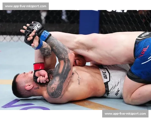 第三回合飞膝绝杀！马利克技术判定终结布伦戴奇